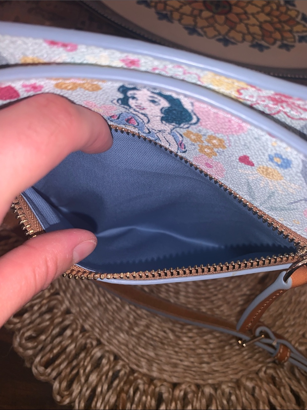Dooney & Bourke Snow White Flower light blue Crossbody Bag EUC - Picture 12 of 12
